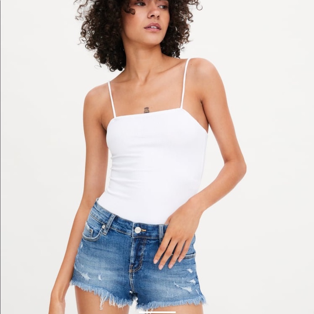NWT Zara Low Rise Hot Pant Jean Shorts❣️